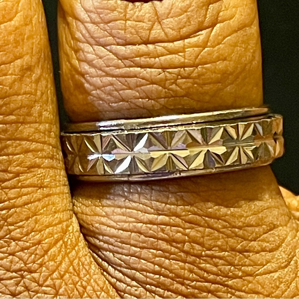 Silver Geometric Diamond Pattern Spinner Ring. Si… - image 2